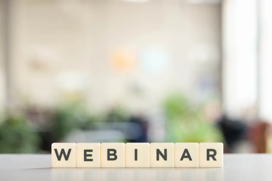 klosser som viser bokstavene webinar